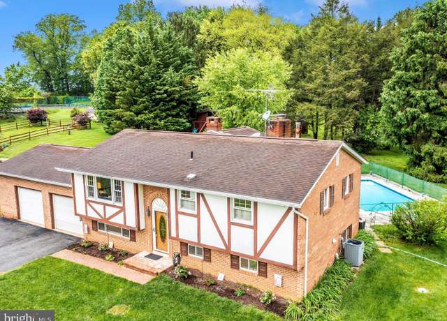 Property at 2718 Laura Dr, Frederick, MD 21704, 3 beds, 2.5 baths
