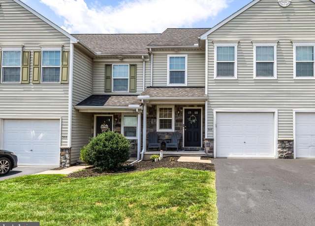 Property at 345 Cedar Run Dr, York, PA 17404, 3 beds, 2.5 baths