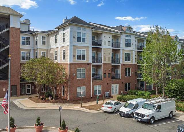 Property at 3830 Lightfoot St #335, Chantilly, VA 20151, 1 bed, 1 bath