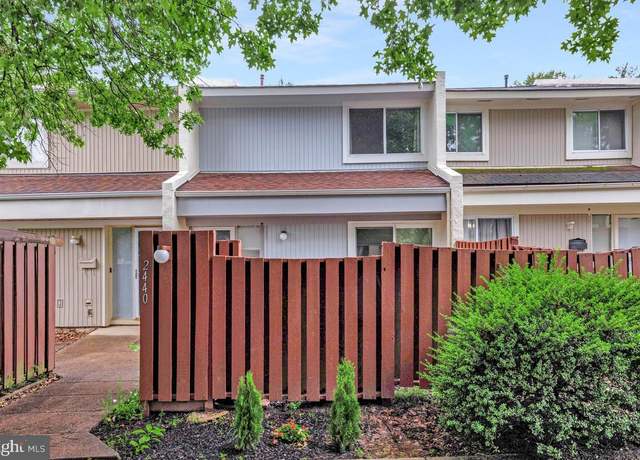 Property at 2440 Southgate Sq, Reston, VA 20191, 3 beds, 3.5 baths