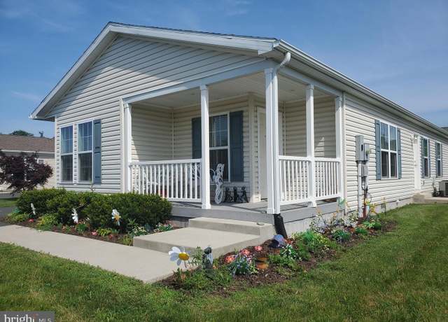 Property at 5 Bunting Ct, Bechtelsville, PA 19505, 2 beds, 2 baths