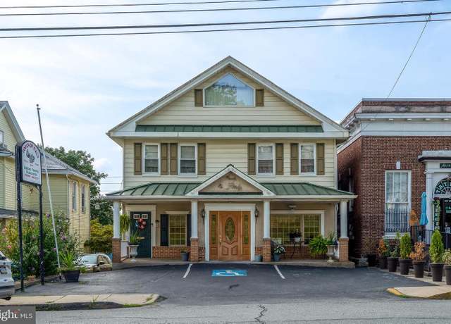 Property at 80 W Market, York, PA 17406, 4 beds, 3.5 baths
