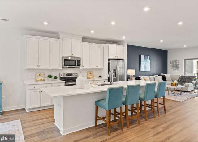 Property at 613-B Percy Pl, Manassas Park, VA 20111, 3 beds, 2.5 baths