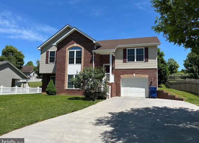 Property at 1118 Ashby St, Front Royal, VA 22630, 3 beds, 2 baths