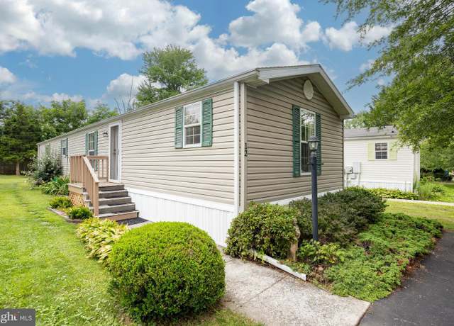 Property at 12 Rosewood Ln, Phoenixville, PA 19460, 2 beds, 2 baths