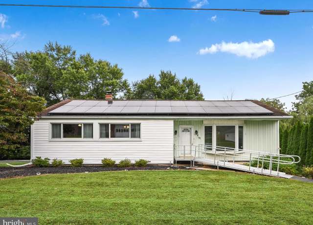 Property at 811 Pleasantview Dr, Ephrata, PA 17522, 3 beds, 2 baths