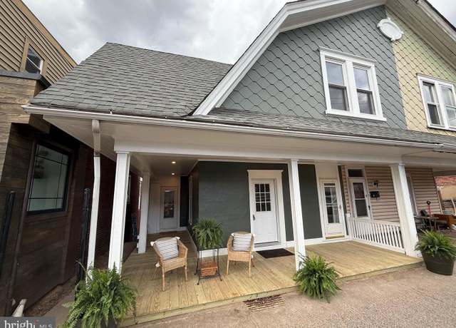 Property at 9 W Chestnut St, Souderton, PA 18964, 2 beds, 1.5 baths