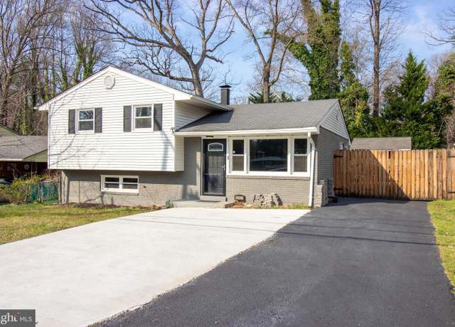Property at 18907 Barnette Cir, Triangle, VA 22172, 4 beds, 2 baths
