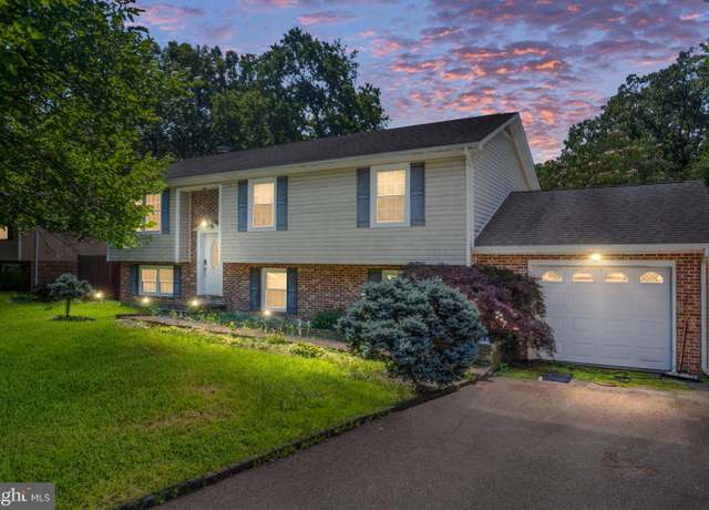 Property at 102 Breezewood Dr, Fredericksburg, VA 22407, 2 beds, 3 baths