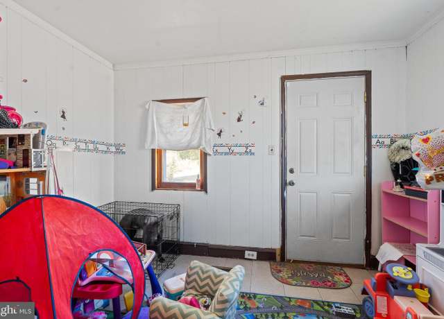 Property at 23 Yorke St, Salem, NJ 08079, 4 beds, 1 bath