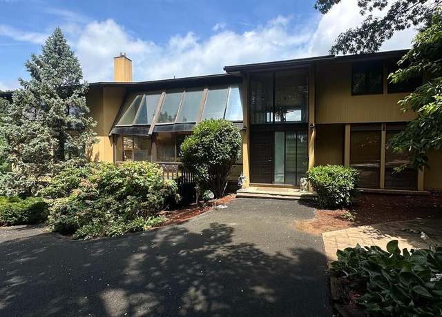 Property at 125 Grandview Blvd, Reading, PA 19609, 4 beds, 3.5 baths