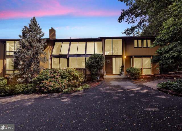 Property at 125 Grandview Blvd, Reading, PA 19609, 4 beds, 3.5 baths