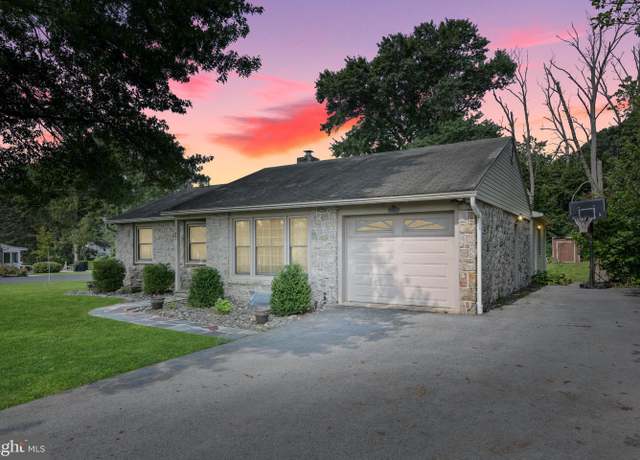 Property at 408 Old Airport Rd, Douglassville, PA 19518, 3 beds, 1.5 baths