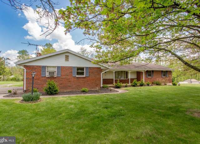 Property at 2500 Eberhart Rd, Quakertown, PA 18951, 3 beds, 1.5 baths