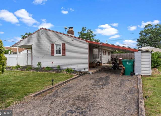 Property at 14 Forest Ln, Levittown, PA 19055, 3 beds, 1.5 baths