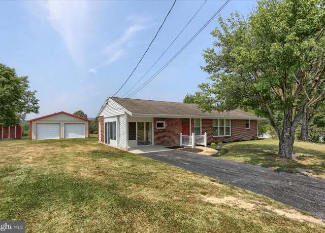 Property at 9 King Dr, Carlisle, PA 17015, 2 beds, 1 bath