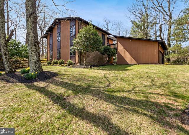 Property at 2700 Berryland Dr, Oakton, VA 22124, 4 beds, 3 baths