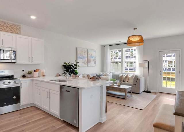 Property at 223 Hermosa Dr, Egg Harbor Township, NJ 08234, 3 beds, 2.5 baths