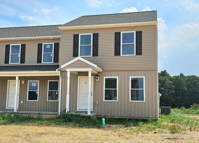 Property at 121 Homestead Dr, Gettysburg, PA 17325, 2 beds, 1.5 baths