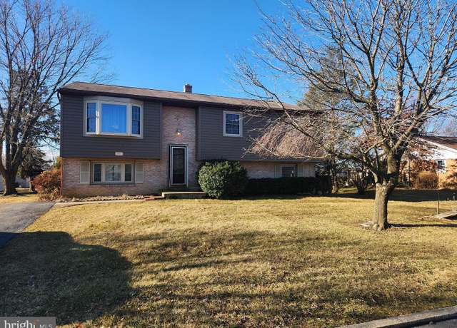 Property at 810 Oak Ln, Lebanon, PA 17046, 3 beds, 2.5 baths