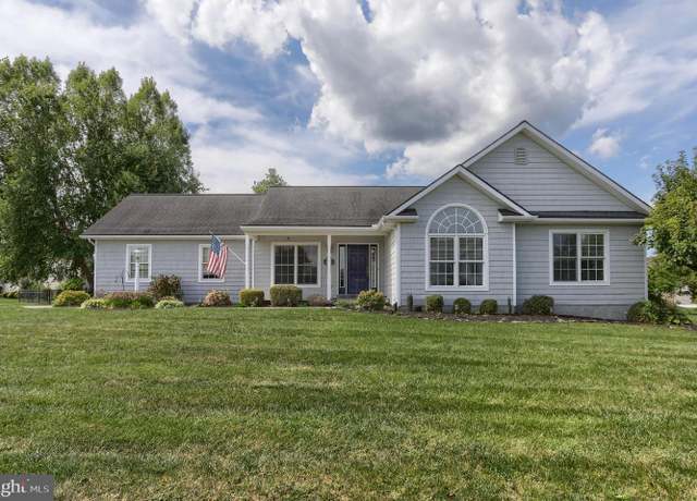 Property at 87 Clover Dr, Lebanon, PA 17042, 3 beds, 2.5 baths