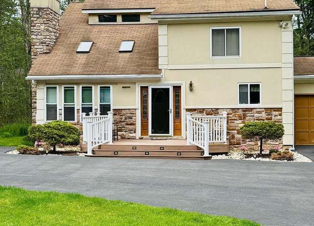 Property at 111 Sir Lyonnesse Ct, Blakeslee, PA 18610, 3 beds, 2 baths