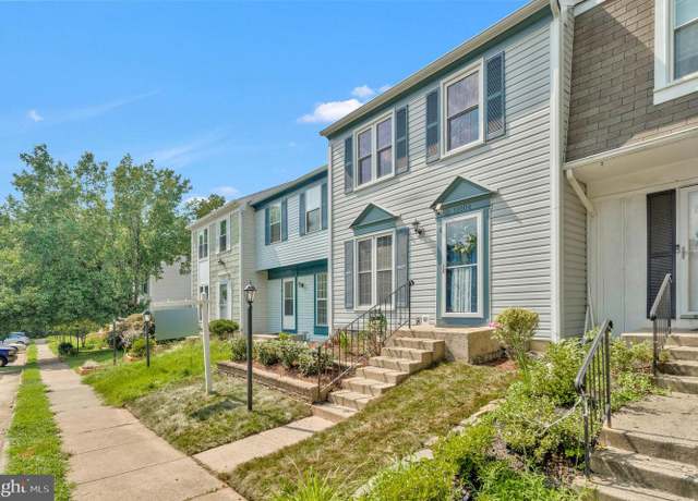 Property at 14804 Hancock Ct, Centreville, VA 20120, 4 beds, 2 baths