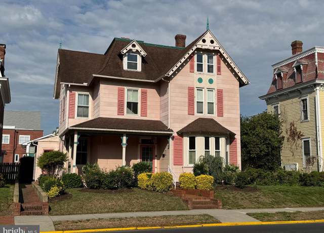 Property at 10 N State St, Dover, DE 19901, 5 beds, 2.5 baths