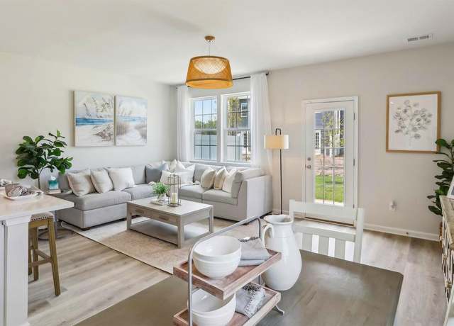 Property at 225 Hermosa Dr, Egg Harbor Township, NJ 08234, 3 beds, 2.5 baths