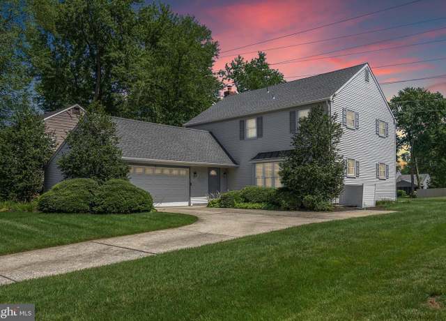 Property at 325 Tenby Chase Dr, Delran, NJ 08075, 4 beds, 2.5 baths