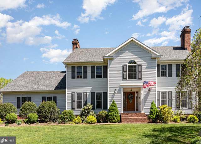 Property at 14 Eastfield Rd, Hummelstown, PA 17036, 4 beds, 4 baths
