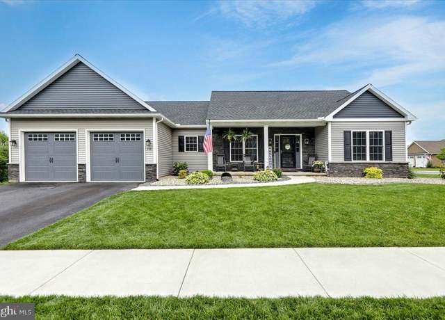Property at 208 Pebble Dr, Elizabethtown, PA 17022, 4 beds, 2.5 baths