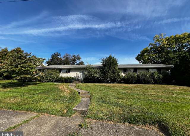 Property at 1417 W Woodlawn St, Allentown, PA 18104, 3 beds, 3 baths