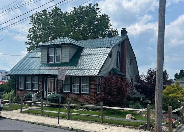 Property at 20 Franklin Ave, Lewistown, PA 17044, 4 beds, 2 baths