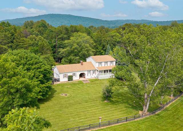 Property at 9943 Crest Ct, Marshall, VA 20115, 3 beds, 3.5 baths