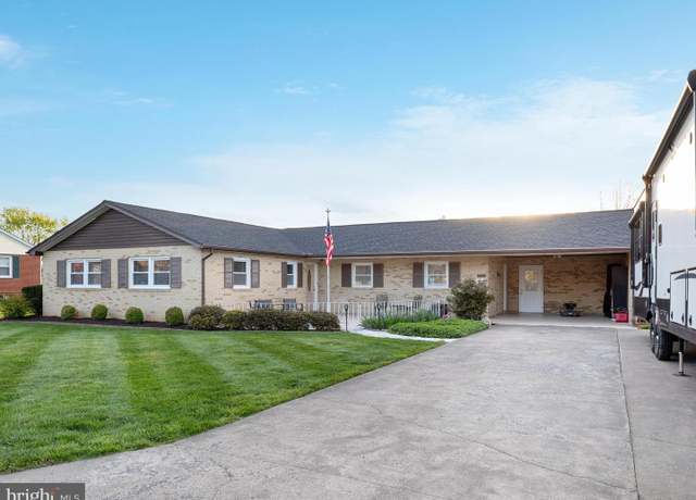 Property at 316 Royal Ave, Strasburg, VA 22657, 4 beds, 2.5 baths