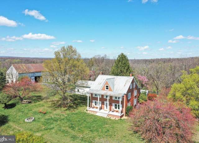 Property at 697 Naomi Ln, Kearneysville, WV 25430, 5 beds, 3.5 baths