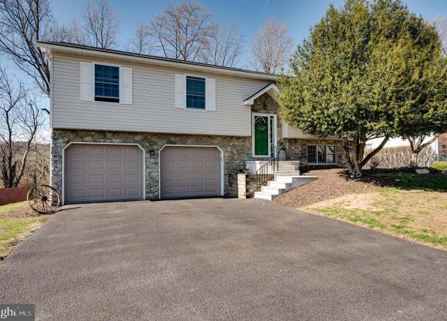 Property at 1133 Ashbourne Dr, Reading, PA 19605, 3 beds, 2.5 baths