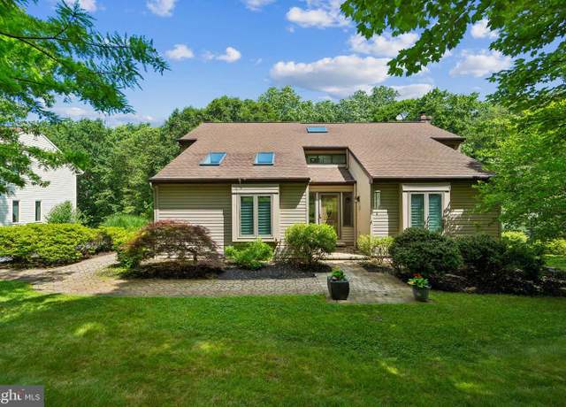 Property at 112 Birch Dr, Downingtown, PA 19335, 4 beds, 2.5 baths