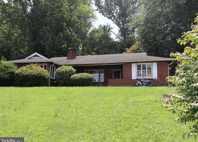 Property at 1408 Oak St, Coatesville, PA 19320, 3 beds, 1.5 baths