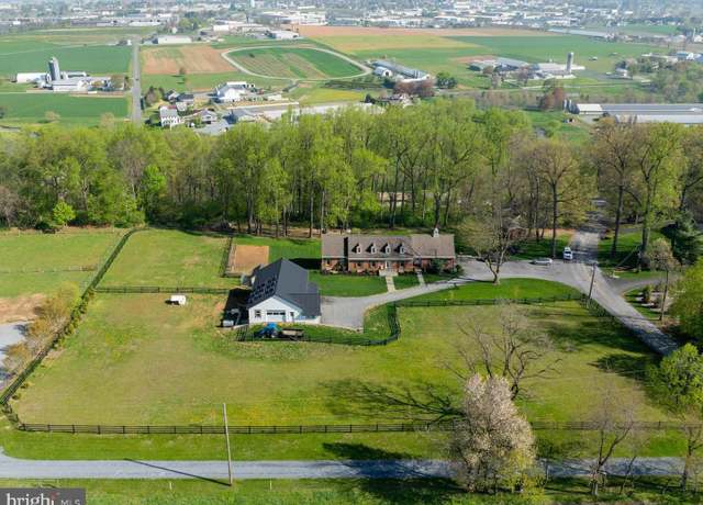 Property at 720 Stonecrest Dr, New Holland, PA 17557, 4 beds, 3 baths