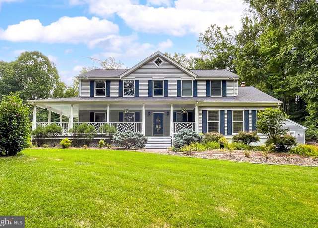 Property at 12139 Wolf Valley Dr, Clifton, VA 20124, 4 beds, 3.5 baths