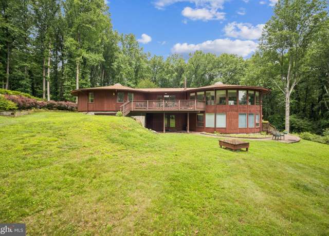 Property at 9894 Sunnybrook Dr, Great Falls, VA 22066, 4 beds, 3 baths