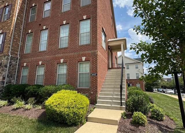Property at 43117 Shore Sq, Ashburn, VA 20148, 4 beds, 3.5 baths