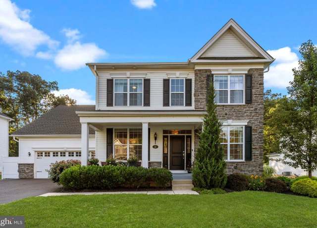 Property at 21 Greenway Dr, Doylestown, PA 18901, 4 beds, 3.5 baths