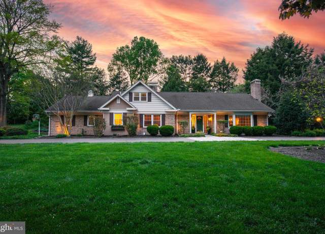 Property at 1425 Mission Rd, Lancaster, PA 17601, 4 beds, 2.5 baths