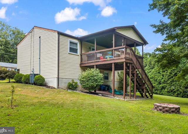 Property at 111 Saint George Dr, Dillsburg, PA 17019, 3 beds, 2 baths