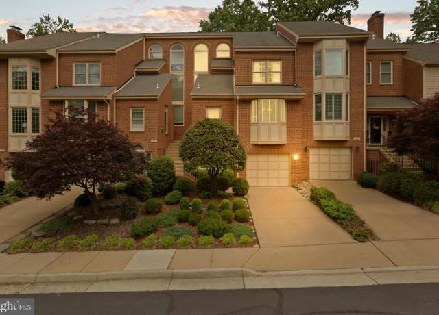 Property at 10204 Aspen Willow Dr, Fairfax, VA 22032, 4 beds, 4.5 baths