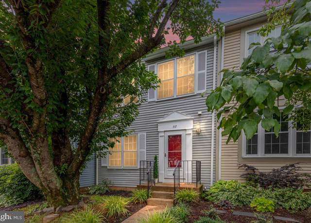 Property at 717 Arbor Ct, Warrenton, VA 20186, 3 beds, 3.5 baths