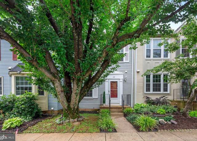 Property at 717 Arbor Ct, Warrenton, VA 20186, 3 beds, 3.5 baths